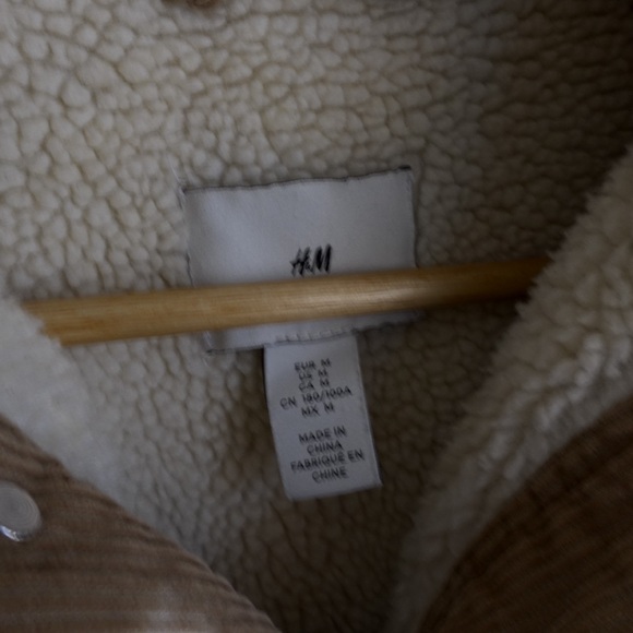 Cozy corduroy trucker-style jacket with plush sherpa lining. - Picture 3 of 6